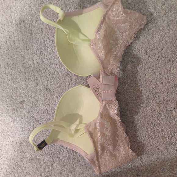 Victoria's secret lace push up bra, new. - Picture 3 of 4